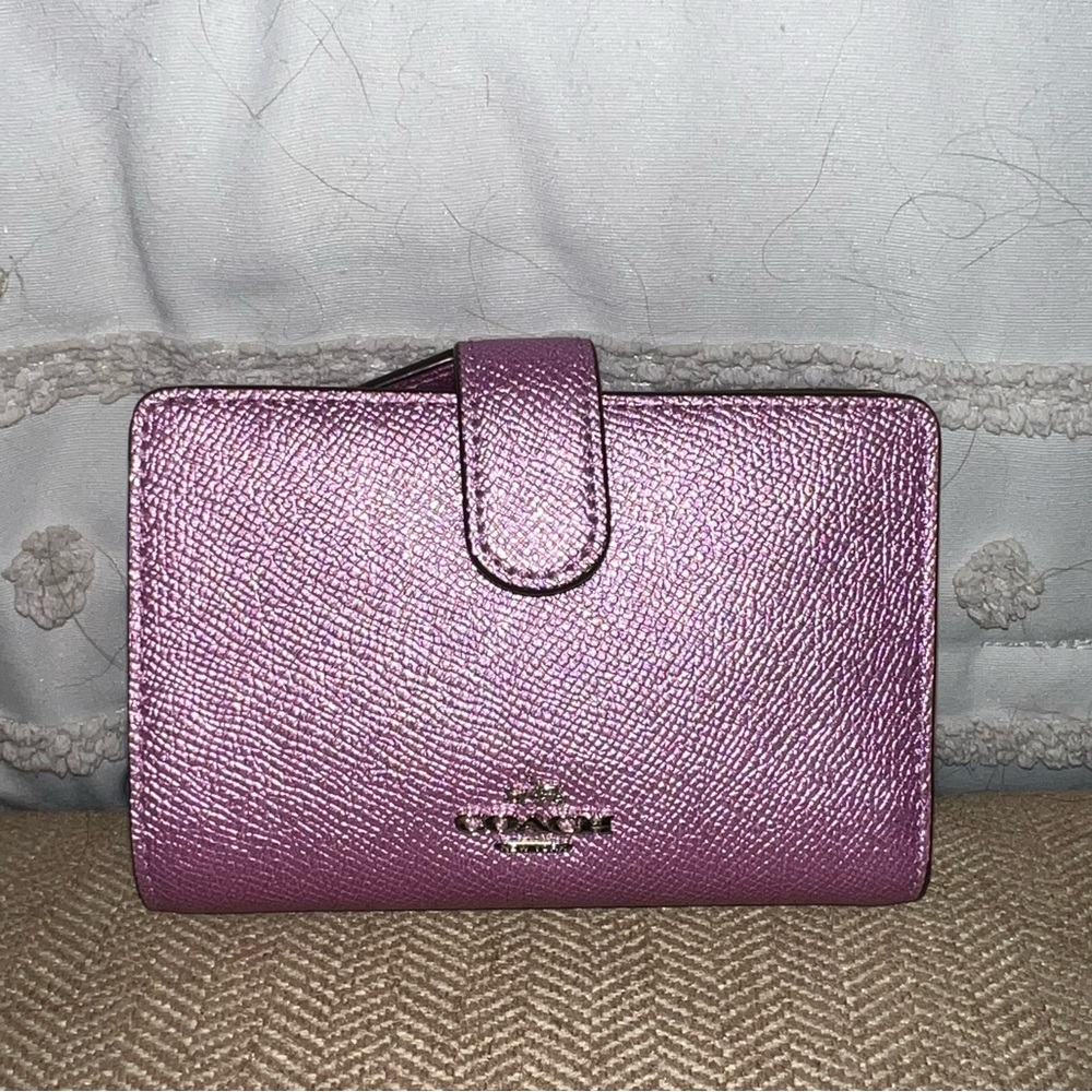 Coach Medium Corner Zip Wallet